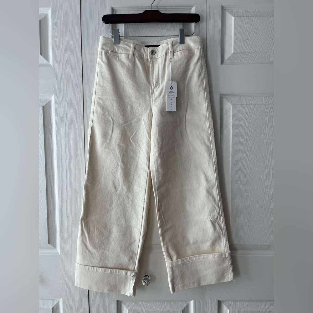 Sanctuary Cream Denim Pants
Cropped with cuff
Size 27
NWT